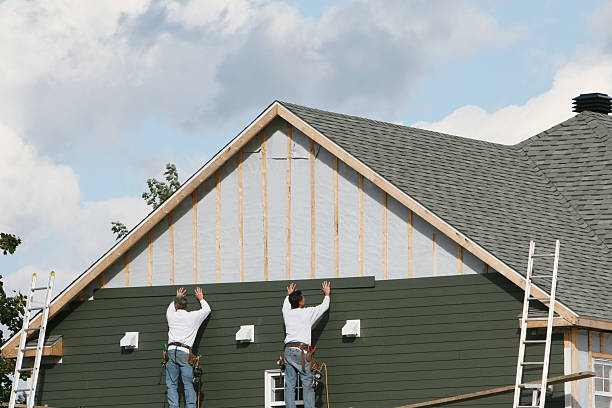 Professional Siding Replacement technician working in Meherrin, VA